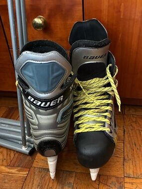 bauer men's ice skates size 9 shoe size 7.5